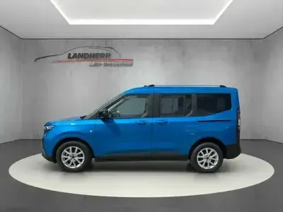 Gebraucht Ford Tourneo Courier Titanium 125 PS (91 kW) 2025 Digital aqua blue Van / Kleinbus