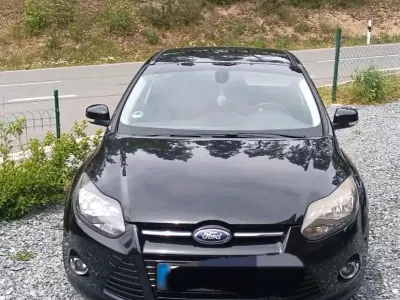 Gebraucht Ford Focus 115 PS (84 kW) 2012 Schwarz Limousine