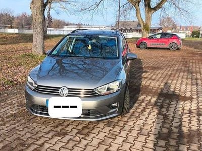 Grau Gebraucht 2015 VW Golf Sportsvan LOUNGE Van / Kleinbus | 13.490 € (Etwas zu teuer)