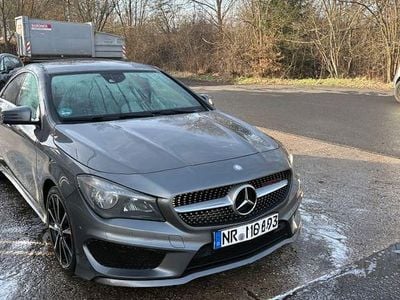 Grau Gebraucht 2014 Mercedes CLA220 Limousine | 14.500 €