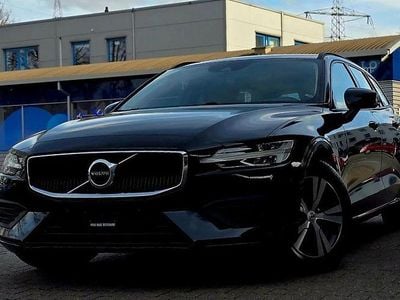 Gebraucht Volvo V60 Momentum 150 PS (110 kW) 2019 Schwarz Kombi