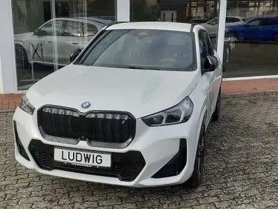 Gebraucht BMW iX1 M Sport 230 kW (313 PS) 2023 Mineralweiß SUV
