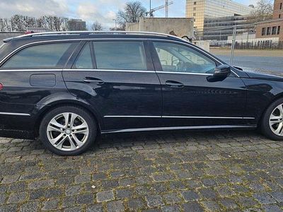 Schwarz Gebraucht 2012 Mercedes E200 Avantgarde Kombi | 14.000 € (Fairer Preis)