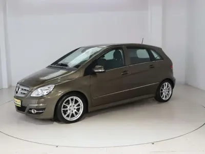 Gebraucht Mercedes B160 95 PS (69 kW) 2011 Braun Kleinwagen
