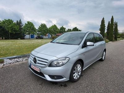 Gebraucht Mercedes B180 Edition 1 109 PS (80 kW) 2011 Silber Van / Kleinbus