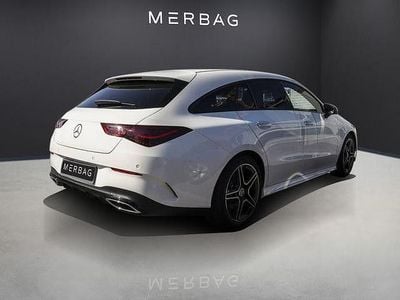 Weiß Gebraucht 2023 Mercedes CLA250 Shooting Brake AMG line Kombi | 37.820 €