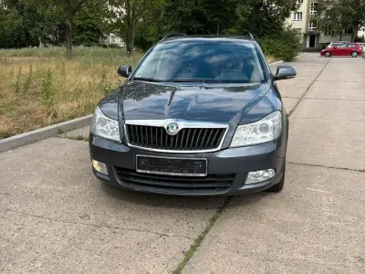 Gebraucht Skoda Octavia 140 PS (102 kW) 2011 Grau Kombi