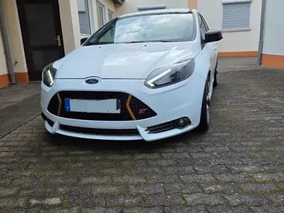 Używany Ford Focus Sport 275 KM (202 kW) 2014 Biały Sedan/Limuzyna