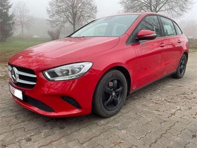 Gebraucht Mercedes B180 Business 116 PS (85 kW) 2019 Rot Van / Kleinbus