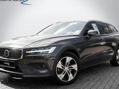 Second-hand Volvo V60 CC Plus 197 CP (144 kW) 2023 Gri Break