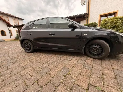 Gebraucht Hyundai i30 108 PS (79 kW) 2011 Schwarz Coupé