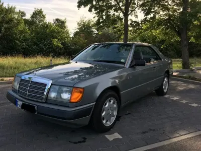 Gebraucht Mercedes 300 179 PS (131 kW) 1987 Silber Coupé