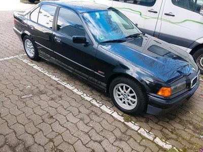 Second-hand BMW 316 102 CP (75 kW) 1996 Negru Berlinǎ