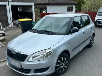 Gebraucht Skoda Fabia 60 PS (44 kW) 2012 Silber Kleinwagen