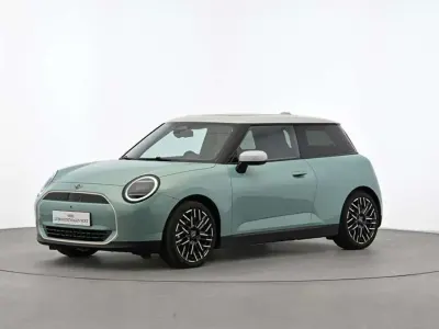Usata Mini Cooper Favoured 135 kW (184 CV) 2024 Verde Utilitaria