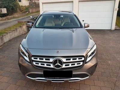 Second-hand Mercedes GLA200 156 CP (114 kW) 2019 Gri SUV
