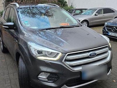 Gebraucht Ford Kuga Titanium 150 PS (110 kW) 2019 Grau SUV