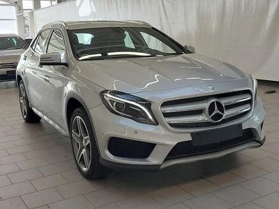 Gebraucht Mercedes GLA200 AMG line 156 PS (114 kW) 2015 Polarsilber  metalliclack SUV