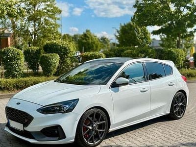 Gebraucht Ford Focus ST 190 PS (139 kW) 2020 Weiß Limousine
