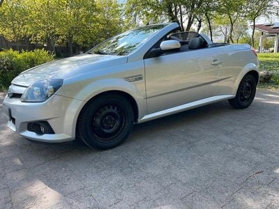 Second-hand Opel Tigra 125 CP (91 kW) 2004 Argintiu Cabrio