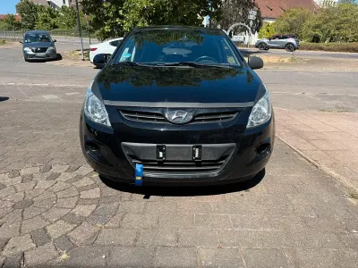 Gebraucht Hyundai i20 77 PS (56 kW) 2012 Schwarz Kleinwagen