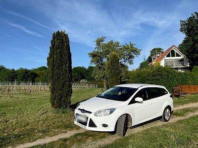 Usata Ford Focus 140 CV (102 kW) 2012 Bianco Station wagon