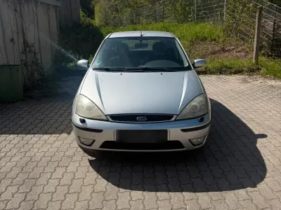 Używany Ford Focus 100 KM (73 kW) 2003 Srebrny Sedan/Limuzyna