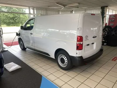 Gebraucht Toyota Proace Comfort 100 kW (136 PS) 2022 Schaumweiß Van / Kleinbus
