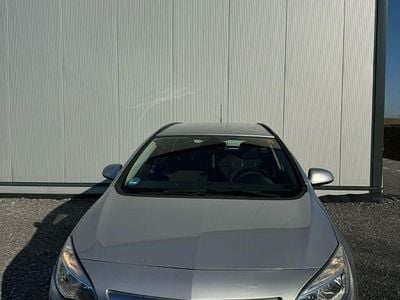 Begagnad Opel Astra Edition 140 HK (102 kW) 2011 Silver Kombi