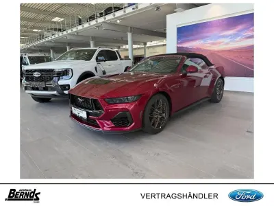 Neu Ford Mustang GT Convertible 446 PS (328 kW) 2026 Molten magenta metallic Cabrio