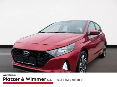 Gebraucht Hyundai i20 Trend 101 PS (74 kW) 2022 Rot Kleinwagen
