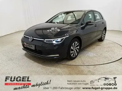 Używany VW Golf VIII Style 204 KM (150 kW) 2022 Szary Sedan/Limuzyna