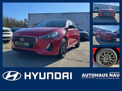 Gebraucht Hyundai i30 Intro Edition 140 PS (102 kW) 2016 Engine red Limousine