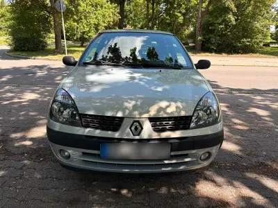 Gebraucht Renault Clio 75 PS (55 kW) 2003 Silber Kleinwagen