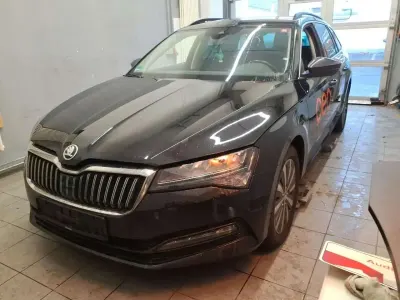 Używany Skoda Superb Ambition 200 KM (147 kW) 2022 Czarny Kombi