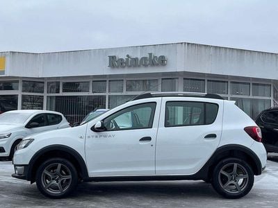 Gebraucht Dacia Sandero Stepway 90 PS (66 kW) 2015 Weiß Limousine