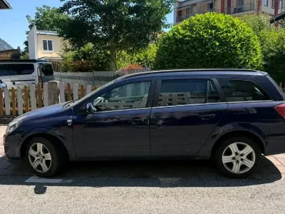 Gebraucht Opel Astra 125 PS (91 kW) 2011 Blau Kombi