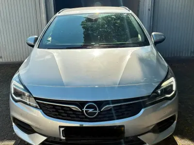 Używany Opel Astra Business Edition 122 KM (89 kW) 2020 Srebrny Kombi