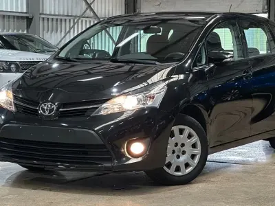 Gebraucht Toyota Verso Basis 132 PS (97 kW) 2017 Schwarz Van / Kleinbus