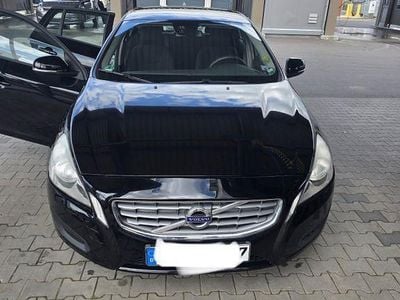 Second-hand Volvo V60 114 CP (83 kW) 2013 Negru Break