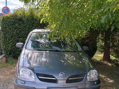 Nissan Almera Tino