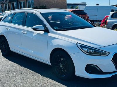 Gebraucht Hyundai i30 Select 116 PS (85 kW) 2019 Weiß Kombi