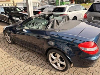 Gebraucht Mercedes SLK200 163 PS (119 kW) 2007 Benitoitblaumetallic Cabrio