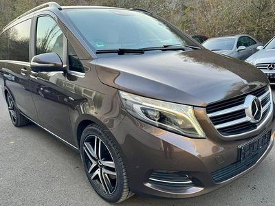 Gebraucht Mercedes V250 Avantgarde Edition 190 PS (139 kW) 2015 Braun Van / Kleinbus