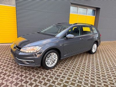 Gebraucht VW Golf VII Comfortline 116 PS (85 kW) 2019 Grau Kombi