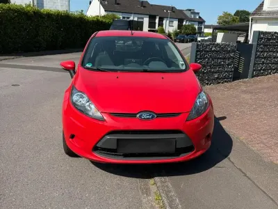 Gebraucht Ford Fiesta 60 PS (44 kW) 2010 Rot Kleinwagen