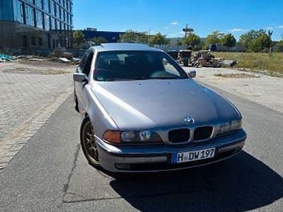 BMW 523