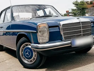 Używany Mercedes 200/8 95 KM (69 kW) 1975 Niebieski Sedan/Limuzyna