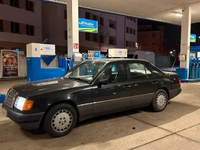 Gebraucht Mercedes 200 118 PS (86 kW) 1990 Schwarz Limousine