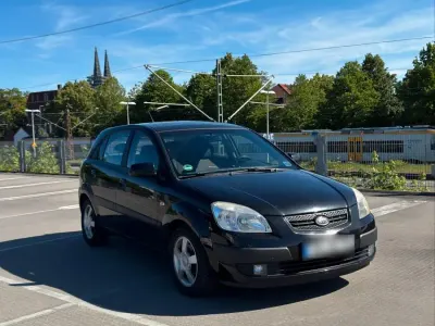 Gebraucht Kia Rio 111 PS (81 kW) 2005 Schwarz Limousine
